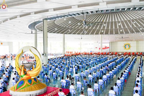 ภาพ No.84017:พิธีบุพเปตพลี ครั้งที่ 137 ร่วมอุทิศบุญกุศลแด่หมู่ญาติที่ล่วงลับไปแล้ว และสืบทอดอายุพระพุทธศาสนา ในวันจันทร์ที่ 17 กรกฎาคม พ.ศ. 2566 ณ หอฉันคุณยายอาจารย์ฯ วัดพระธรรมกาย