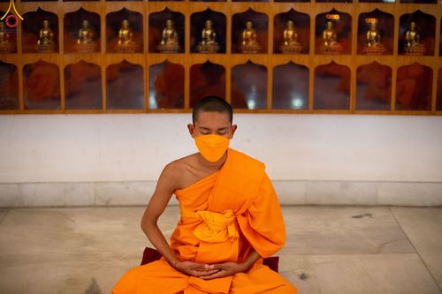 ภาพ No.79997:สามเณรฟังธรรม ปฎิบัติธรรม ในโครงการบรรพชาสามเณรหมู่ ประเทศเนปาล วันที่ 20 มีนาคม พ.ศ.2566