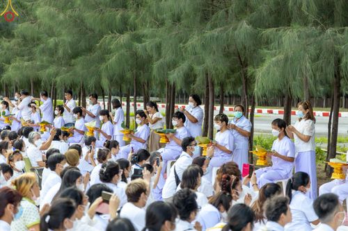 พิธีตัดปอยผมและปลงผมนาคธรรมทายาท ในโครงการอุปสมบทหมู่ธรรมทายาทพุทธศาสตร์สากล รุ่นที่ 7 (ภาคฤดูฝน) วันอาทิตย์ที่ 11 มิถุนายน พ.ศ. 2566 ณ  วัดพระธรรมกาย