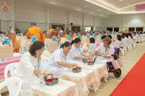 ภาพ No.342715:วันเสาร์ที่ 8 สิงหาคม พ.ศ. 2569  พิธีทักษิณานุปทาน แด่บรรพชนตระกูลผ่องสวัสดิ์และหมู่ญาติที่ล่วงลับไปแล้ว ครั้งที่ 21 ณ พระมหาเจดีย์ทัตตชีโว ศูนย์อบรมเยาวชนกาญจนบุรี