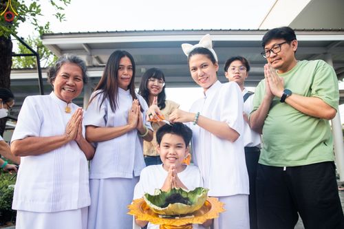 ภาพ No.78491:พิธีตัดปอยผม โครงการหน่อแก้วเปรียญธรรมรุ่นที่ 11  วันที่ 26 มีนาคม พ.ศ.2566  ณ หมู่กุฏิสามเณร อาคารค่ายจองแชมป์ วัดพระธรรมกาย