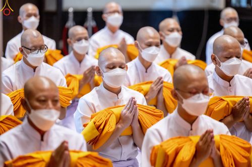 ภาพ No.82723:พิธีเวียนประทักษิณ, พิธีวันทาเจดีย์ ณ มหาธรรมกายเจดีย์  พิธีบรรพชาหมู่พระพี่เลี้ยงเข้าพรรษา, ธรรมทายาทอุดมศึกษา รุ่นที่ 50(ภาคฤดูฝน) และธรรมทายาทพุทธศาสตร์สากล รุ่นที่ 7 (ภาคฤดูฝน) วันเสาร์ที่ 17 มิถุนายน พ.ศ. 2566 ณ  โบสถ์พระไตรปิฎก วัดพระธรรมกาย จ.ปทุม