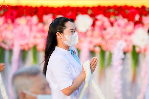 ภาพ No.79178:พิธีอัญเชิญองค์พระบรมพุทธเจ้า 24 องค์ เวียนประทักษิณรอบพระมหาธรรมกายเจดีย์ ณ วัดพระธรรมกาย  วันที่ 2 เมษายน พ.ศ. 2566