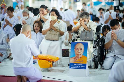 ภาพ No.84149:พิธีเวียนประทักษิณ พิธีวันทาเจดีย์ พิธีขอขมา และมอบผ้าไตร  ในโครงการบรรพชาอุปสมบทหมู่ธรรมทายาทรุ่นเข้าพรรษา และโครงการบรรพชาสามเณรโรงเรียนนานาชาติ รุ่นที่12 ในวันเสาร์ที่ 22 กรกฎาคม พ.ศ. 2566