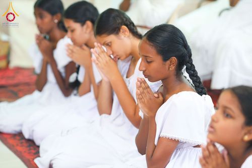 ภาพ No.317835:วันที่ 1 เมษายน พ.ศ. 2569 พิธีสวดธัมมจักกัปปวัตตนสูตรนานาชาติ ในวันพระใหญ่ ขึ้น 15 ค่ำ เดือน 5 (Poya Day)  ณ ศรีธรรมนันทะปิริเวนะ เเละ  วัดวิมลวิหาร นาวละ ประเทศศรีลังกา