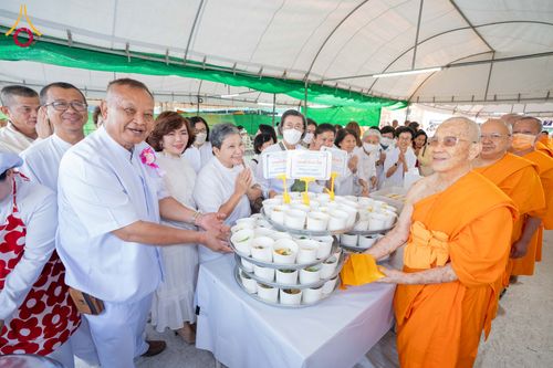 ภาพ No.301093:วันที่ 23 มกราคม พ.ศ. 2569 พิธีถวายภัตตาหารเป็นสังฆทาน แด่พระธรรมยาตรา ณ อนุสรณ์สถานบางปลา วัดบางปลา อำเภอบางเลน จังหวัดนครปฐม ในโครงการธรรมยาตรา กตัญญูบูชา มหาปูชนียาจารย์ พระมงคลเทพมุนี(สด จนฺทสโร) พระผู้ปราบมาร อนุสรณ์สถาน 7 แห่ง ปีที่ 14