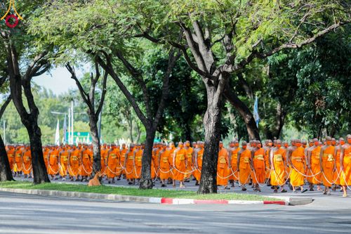 ภาพ No.89083:พิธีอัญเชิญรูปหล่อทองคำ  คุณยายอาจารย์มหารัตนอุบาสิกาจันทร์ ขนนกยูง เพื่อประดิษฐาน ณ มหาวิหารคุณยายอาจารย์ฯ เนื่องในวันครูผู้ค้นพบวิชชาธรรมกาย วันศุกร์ที่ 29 กันยายน พ.ศ. 2566