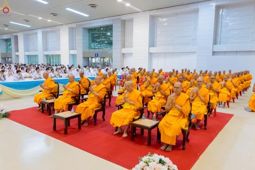 ภาพ No.318621:วันอาทิตย์ต้นเดือนที่ 5 เมษายน พ.ศ.2569 พิธีทอดผ้าป่าสมทบมหาสังฆทาน 40,000 กว่าวัดทั่วประเทศ ณ สภาธรรมกายสากล วัดพระธรรมกาย