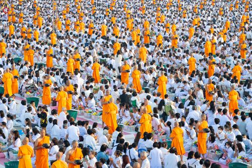 ภาพ No.279835:วันที่ 1 มกราคม พ.ศ.2569 พิธีตักบาตรในวันขึ้นปีใหม่ ณ ลานธรรม วัดพระธรรมกาย