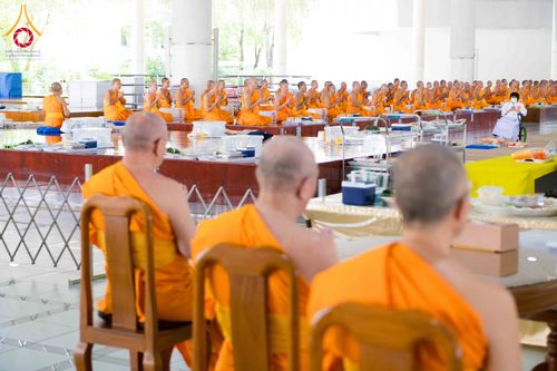 ภาพ No.329912:วันที่ 23 พฤษภาคม พ.ศ. 2569 พิธีถวายภัตตาหารเมนูสวรรค์ เพื่อการบรรลุธรรม ณ หอฉันคุณยายอาจารย์ฯ วัดพระธรรมกาย จังหวัดปทุมธานี