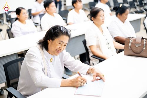 ภาพ No.325581:วันที่ 24 เมษายน พ.ศ.2569 หลวงพ่อทัตตชีโว รองเจ้าอาวาสวัดพระธรรมกาย ถวายการต้อนรับและปฏิสันถารคณะสงฆ์เมียนมาร์