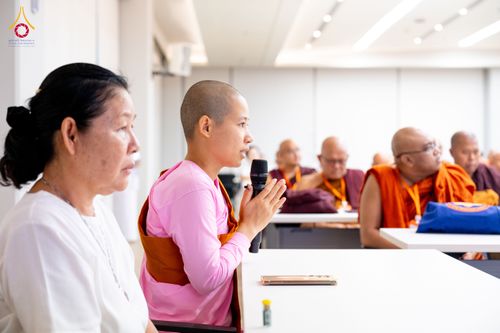 ภาพ No.325583:วันที่ 24 เมษายน พ.ศ.2569 หลวงพ่อทัตตชีโว รองเจ้าอาวาสวัดพระธรรมกาย ถวายการต้อนรับและปฏิสันถารคณะสงฆ์เมียนมาร์