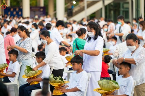 ภาพ No.78478:พิธีตัดปอยผม โครงการหน่อแก้วเปรียญธรรมรุ่นที่ 11  วันที่ 26 มีนาคม พ.ศ.2566  ณ หมู่กุฏิสามเณร อาคารค่ายจองแชมป์ วัดพระธรรมกาย
