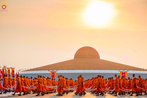 ภาพ No.79165:พิธีอัญเชิญองค์พระบรมพุทธเจ้า 24 องค์ เวียนประทักษิณรอบพระมหาธรรมกายเจดีย์ ณ วัดพระธรรมกาย  วันที่ 2 เมษายน พ.ศ. 2566