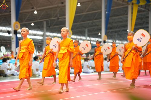 ภาพ No.85266:พิธีมุทิตาสักการะพระภิกษุ ผู้สอบได้เปรียญธรรม ๙ ประโยคระดับโลก, พิธีมอบโล่เกียรติยศและทุนการศึกษา สำนักเรียนบาลีดีเด่นทั่วประเทศ ในวันสมาธิโลก อาทิตย์ที่ 6 สิงหาคม พ.ศ. 2566 ณ สภาธรรมกายสากล วัดพระธรรมกาย