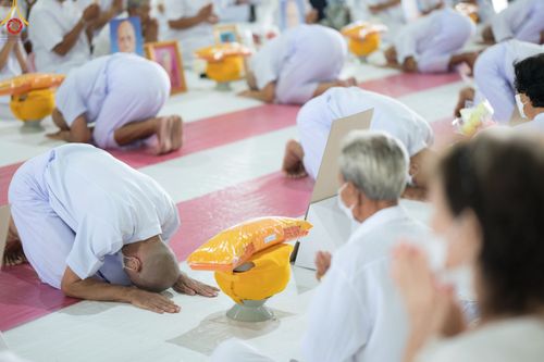 ภาพ No.84136:พิธีเวียนประทักษิณ พิธีวันทาเจดีย์ พิธีขอขมา และมอบผ้าไตร  ในโครงการบรรพชาอุปสมบทหมู่ธรรมทายาทรุ่นเข้าพรรษา และโครงการบรรพชาสามเณรโรงเรียนนานาชาติ รุ่นที่12 ในวันเสาร์ที่ 22 กรกฎาคม พ.ศ. 2566