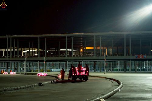 ภาพ No.241130:วันพุธที่ 27 สิงหาคม พ.ศ. 2568 พิธีจุดประทีป ในวันธรรมชัย ณ วัดพระธรรมกาย