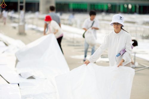 ภาพ No.225208:วันที่ 20 - 27 เมษายน พ.ศ. 2568 "ภาพแห่งความปลื้มที่ไม่มีวันจบ" คณะสงฆ์สามเณร เจ้าหน้าที่ และสาธุชน ร่วมแรงร่วมใจกันเตรียมงานและเก็บงาน เพื่อวันคุ้มครองโลก พิธีถวายมหาสังฆทานคณะสงฆ์ 40,000 กว่าวัดทั่วประเทศ