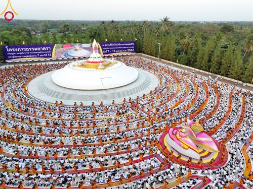 ภาพ No.108013:พิธีต้อนรับพระธรรมยาตรา ในโครงการธรรมยาตรากตัญญูบูชา มหาปูชนียาจารย์ พระมงคลเทพมุนี(สด จนฺทสโร) พระผู้ปราบมาร อนุสรณ์สถาน 7 แห่ง ปีที่ 12 วันที่ 7 มกราคม พ.ศ. 2567 ณ อนุสรณ์สถานคลองบางนางแท่น  อ.สามพราน จ.นครปฐม