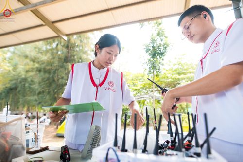 ภาพ No.110144:V.8 พลังทีม การเตรียมงาน เก็บงาน การรับบุญของเจ้าหน้าที่หน่วยงานต่างๆ เพื่อโครงการธรรมยาตรา กตัญญูบูชามหาปูชนียาจารย์ พระมงคลเทพมุนี (สด จนฺทสโร) พระผู้ปราบมาร อนุสรณ์สถาน 7 แห่ง ปีที่ 12 ระหว่างวันที่ 2 - 31 มกราคม พ.ศ.2567