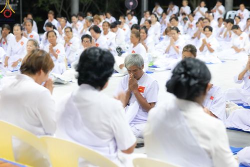 ภาพ No.158425:โครงการอบรมอุบาสก อุบาสิกาแก้ว  ตัวแทนทอดกฐิน 30,000 วัด ทั่วไทย บูชาธรรม 80 ปี หลวงพ่อธัมมชโย ระหว่างวันที่ 20-22 กันยายน พ.ศ. 2567 ณ จังหวัดบุรีรัมย์ รุ่นที่ 3