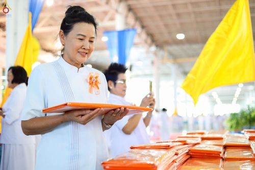 ภาพ No.240846:วันพุธที่ 27 สิงหาคม พ.ศ. 2568 พิธีทอดผ้าป่าเพื่อสร้างอาคาร  82 ปี หลวงพ่อธัมมชโย สมทบกฐินวัดพระธรรมกาย และกฐิน 30,000 วัดทั่วประเทศ ครั้งที่ 1