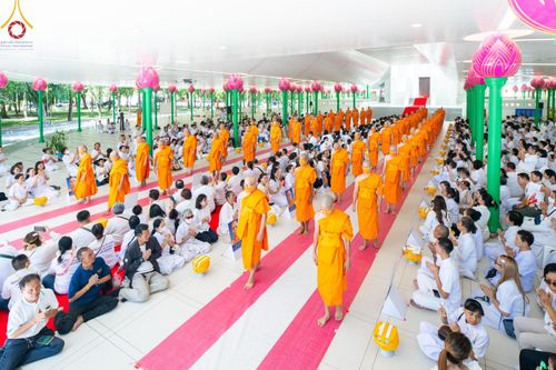 ภาพ No.141485:พิธีบรรพชาอุปสมบท โครงการอุปสมบทหมู่รุ่นผู้บริหาร รุ่นที่ 14 โครงการอุปสมบทหมู่ธรรมทายาท ระดับอุดมศึกษา รุ่นที่ 51 ภาคฤดูฝน ณ โบสถ์พระไตรปิฎก วัดพระธรรมกาย ในวันเสาร์ที่ 15 มิถุนายน พ.ศ. 2567