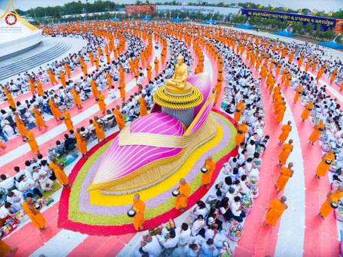 ภาพ No.118618:พิธีตักบาตรพระธรรมยาตรา ปีที่ 12 ณ อนุสรณ์สถานลำดับที่ 5 สถานที่เผยแผ่วิชชาธรรมกายครั้งแรก อนุสรณ์สถานบางปลา จ.นครปฐม วันที่ 25 มกราคม พ.ศ. 2567