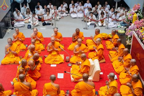 ภาพ No.159853:พิธีตัดปอยผมปลงผมนาคธรรมทายาท, พิธีบรรพชาอุปสมบทหมู่ โครงการอุปสมบทหมู่บูชาธรรม 140 ปี พระมงคลเทพมุนี (สด จนฺทสโร) ณ โบสถ์พระไตรปิฏก วัดพระธรรมกาย วันเสาร์ที่ 5 ตุลาคม พ.ศ. 2567