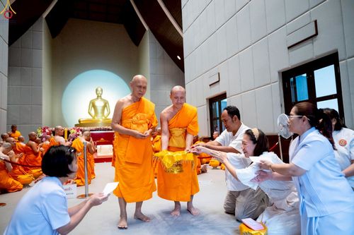 ภาพ No.229301:วันเสาร์ที่ 14 มิถุนายน พ.ศ. 2568 พิธีบรรพชา , พิธีถวายบาตร , พิธีอุปสมบท ในโครงการบรรพชาอุปสมบทหมู่ ผู้บริหารรุ่นที่ 15 และ อุดมศึกษา รุ่นที่ 52 ณ โบสถ์พระไตรปิฎก วัดพระธรรมกาย