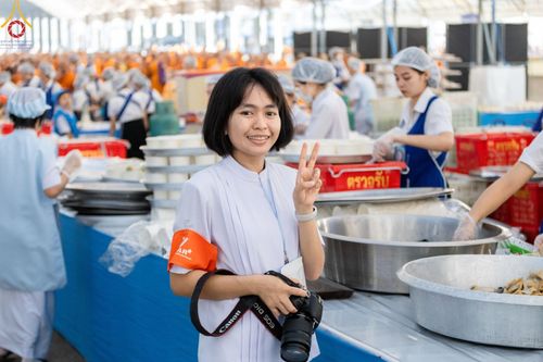 ภาพ No.58971:V.40 ภัตตาหารพระหมื่นวัด เราจัดให้ การปฏิบัติงานของเจ้าหน้าที่และอาสาสมัคร เพื่อรับบุญในการถวายภัตตาหาร แด่คณะสงฆ์ 10,000 กว่าวัดทั่วประเทศ ที่มาร่วมงานวันคุ้มครองโลก จันทร์ที่ 22 เมษายน พ.ศ. 2567 ณ วัดพระธรรมกาย