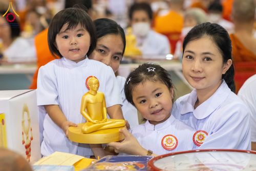 ภาพ No.60096:พิธีเจริญพระพุทธมนต์ "ฉลองอายุวัฒนมงคล 80 ปี หลวงพ่อธัมมชโย" พิธีถวายไทยธรรม คณะสงฆ์ 10,000 กว่าวัดทั่วประเทศ ในวันคุ้มครองโลก วันจันทร์ที่ 22 เมษายน พ.ศ. 2567 ณ สภาธรรมกายสากล วัดพระธรรมกาย จ.ปทุมธานี