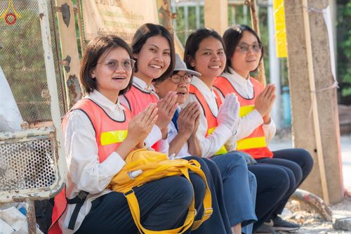 ภาพ No.198874:V.50 สารพัดV สารพัดดี ที่ธรรมยาตรา ในโครงการธรรมยาตรา กตัญญูบูชา มหาปูชนียาจารย์ พระมงคลเทพมุนี(สด จนฺทสโร) พระผู้ปราบมาร อนุสรณ์สถาน 7 แห่ง ปีที่ 13 ระหว่างวันที่ 2-31 มกราคม พ.ศ. 2568