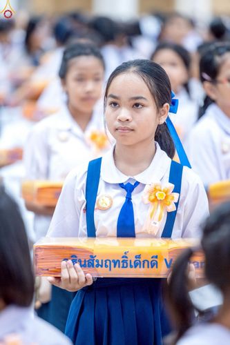 ภาพ No.246069:วันเสาร์ที่ 13 กันยายน พ.ศ. 2568 พิธีมอบผ้าไตรประธานกฐินสัมฤทธิ์เด็กดี V-Star ณ สภาธรรมกายสากล วัดพระธรรมกาย