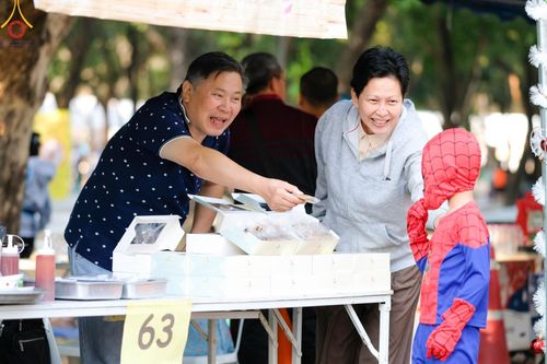ภาพ No.194017:วัดพระธรรมกาย จัดงานวันเด็กแห่งชาติ ประจำปี พ.ศ.2568 ออกร้านอาหาร 200 ร้าน มอบของขวัญหลายหมื่นชิ้น วันที่ 12 มกราคม พ.ศ. 2568 วัดพระธรรมกาย อ.คลองหลวง จ.ปทุมธานี