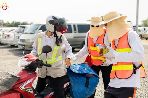 ภาพ No.117104:V.16 เป็นทีม การเตรียมงาน เก็บงาน การรับบุญของเจ้าหน้าที่หน่วยงานต่างๆ เพื่อโครงการธรรมยาตรา กตัญญูบูชามหาปูชนียาจารย์ พระมงคลเทพมุนี (สด จนฺทสโร) พระผู้ปราบมาร อนุสรณ์สถาน 7 แห่ง ปีที่ 12 ระหว่างวันที่ 2 - 31 มกราคม พ.ศ. 2567