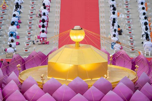 ภาพ No.90232:พิธีจุดประทีป 20,000 ดวง บูชาพระมหาธรรมกายเจดีย์ และบูชาพระมงคลเทพมุนี(สด จนฺทสโร) พระผู้ปราบมาร วันอังคารที่ 10 ตุลาคม พ.ศ. 2566 ณ ลานธรรมพระมหาธรรมกายเจดีย์ วัดพระธรรมกาย จ.ปทุมธานี
