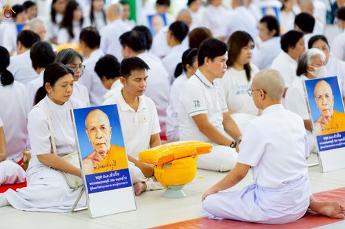 ภาพ No.228959:วันเสาร์ที่ 14 มิถุนายน พ.ศ. 2568 พิธีเวียนประทักษิณ , พิธีขอขมารับผ้าไตร ในโครงการบรรพชาอุปสมบทหมู่ ผู้บริหารรุ่นที่ 15 และ อุดมศึกษา รุ่นที่ 52 ณ โบสถ์พระไตรปิฎก วัดพระธรรมกาย