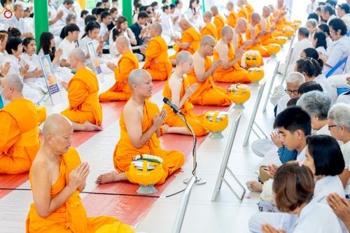 ภาพ No.229249:วันเสาร์ที่ 14 มิถุนายน พ.ศ. 2568 พิธีบรรพชา , พิธีถวายบาตร , พิธีอุปสมบท ในโครงการบรรพชาอุปสมบทหมู่ ผู้บริหารรุ่นที่ 15 และ อุดมศึกษา รุ่นที่ 52 ณ โบสถ์พระไตรปิฎก วัดพระธรรมกาย