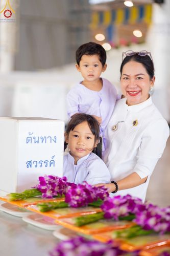 ภาพ No.159029:พิธีตักบาตร ในวันอาทิตย์ต้นเดือน วันที่ 6 ตุลาคม พ.ศ. 2567 ณ สภาธรรมกายสากล วัดพระธรรมกาย