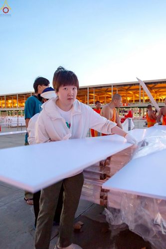 ภาพ No.225156:วันที่ 20 - 27 เมษายน พ.ศ. 2568 "ภาพแห่งความปลื้มที่ไม่มีวันจบ" คณะสงฆ์สามเณร เจ้าหน้าที่ และสาธุชน ร่วมแรงร่วมใจกันเตรียมงานและเก็บงาน เพื่อวันคุ้มครองโลก พิธีถวายมหาสังฆทานคณะสงฆ์ 40,000 กว่าวัดทั่วประเทศ