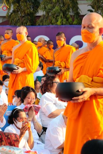 ภาพ No.116140:พิธีตักบาตรพระธรรมยาตรา ณ อนุสรณ์สถานลำดับที่ 4 สถานที่เกิดด้วยกายธรรม วัดโบสถ์(บน) จ.นนทบุรี วันที่ 21 มกราคม พ.ศ. 2567