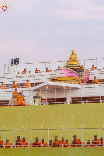 ภาพ No.201670:พิธีจุดประทีปถวายเป็นพุทธบูชา และบูชาธรรมมหาปูชนียาจารย์ ณ อาคารธรรมยาตรา กตัญญูบูชามหาปูชนียาจารย์ ตรงข้ามวัดปากน้ำภาษีเจริญ จ.กรุงเทพมหานคร ในโครงการธรรมยาตรา กตัญญูบูชา มหาปูชนียาจารย์ พระมงคลเทพมุนี(สด จนฺทสโร) พระผู้ปราบมาร อนุสรณ์สถาน 7 แห่ง