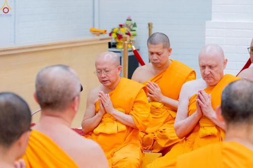 ภาพ No.252337:วันที่ 4-5 ตุลาคม พ.ศ. 2568  วัดพระธรรมกายแคลิฟอร์เนีย ประเทศสหรัฐอเมริกา ได้จัดพิธีตัดปอยผม โดยคณะสงฆ์ ญาติ ๆ และสาธุชน ให้กับนาคธรรมทายาท 8 ท่าน และได้จัดพิธีบรรพชา-อุปสมบท ฉลองพิธีทอดกฐินบรมจักรพรรดิ สร้างอุโบสถ 82 ปี บูชาธรรมหลวงพ่อธัมมชโย