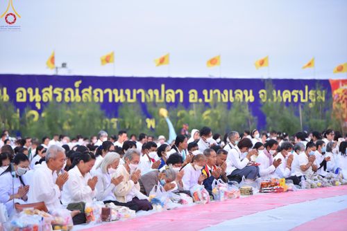 ภาพ No.118566:พิธีตักบาตรพระธรรมยาตรา ปีที่ 12 ณ อนุสรณ์สถานลำดับที่ 5 สถานที่เผยแผ่วิชชาธรรมกายครั้งแรก อนุสรณ์สถานบางปลา จ.นครปฐม วันที่ 25 มกราคม พ.ศ. 2567