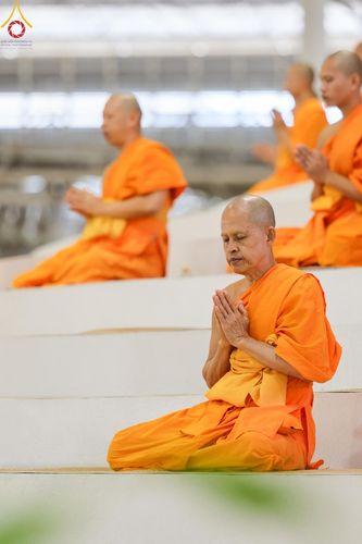 ภาพ No.177676:พิธีตักบาตรและพิธีบูชาข้าวพระ ในวันอาทิตย์ต้นเดือนที่ 1 ธันวาคม พ.ศ. 2567 ณ สภาธรรมกายสากล วัดพระธรรมกาย