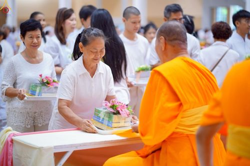 ภาพ No.225446:วันอาทิตย์ที่ 18 พฤษภาคม พ.ศ. 2568 พิธีร่วมบุญการศึกษา พระภิกษุ สามเณร ณ ห้องแก้วสารพัดนึก 2 วัดพระธรรมกาย