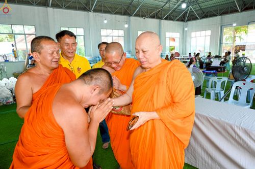 ภาพ No.235498:วันที่ 30-31 กรกฎาคม พ.ศ. 2568 วัดพระธรรมกาย มูลนิธิธรรมกาย ร่วมกับศูนย์ส่งเสริมศีลธรรมจังหวัดสุรินทร์ เปิดศูนย์พักพิงชั่วคราวเพื่อช่วยเหลือประชาชน ผู้อพยพจากเหตุปะทะกันตามแนวชายแดน ไทย-กัมพูชา ตั้งแต่วันที่ 24 กรกฎาคม พ.ศ.2568 เป็นต้นไป