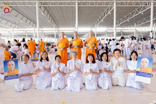 ภาพ No.277826:วันเสาร์ที่ 6 ธันวาคม พ.ศ. 2568 พิธีบรรพชาอุปสมบทและพิธีถวายบาตร โครงการอุปสมบทบูชาธรรมมหาปูชนียาจารย์ ประจำปี พ.ศ.2568 โครงการบวชพระนานาชาติ AEC และ WAB รุ่น CEO (นักบริหาร) รุ่นที่ 5 ณ มหาธรรมกายเจดีย์ วัดพระธรรมกาย