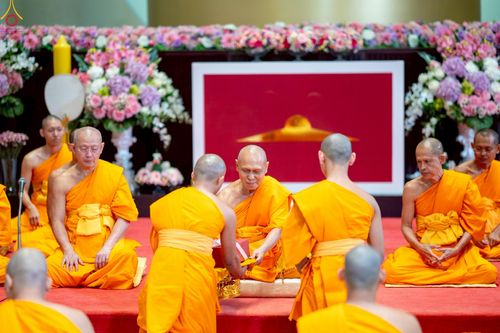 ภาพ No.227800:วันเสาร์ที่ 31 พฤษภาคม พ.ศ.2568 พิธีถวายผ้าไตรแด่สามเณรผู้เข้ารับการอุปสมบท , พิธีอุปสมบทสามเณรเตรียม DCI วัดพระธรรมกาย จ.ปทุมธานี